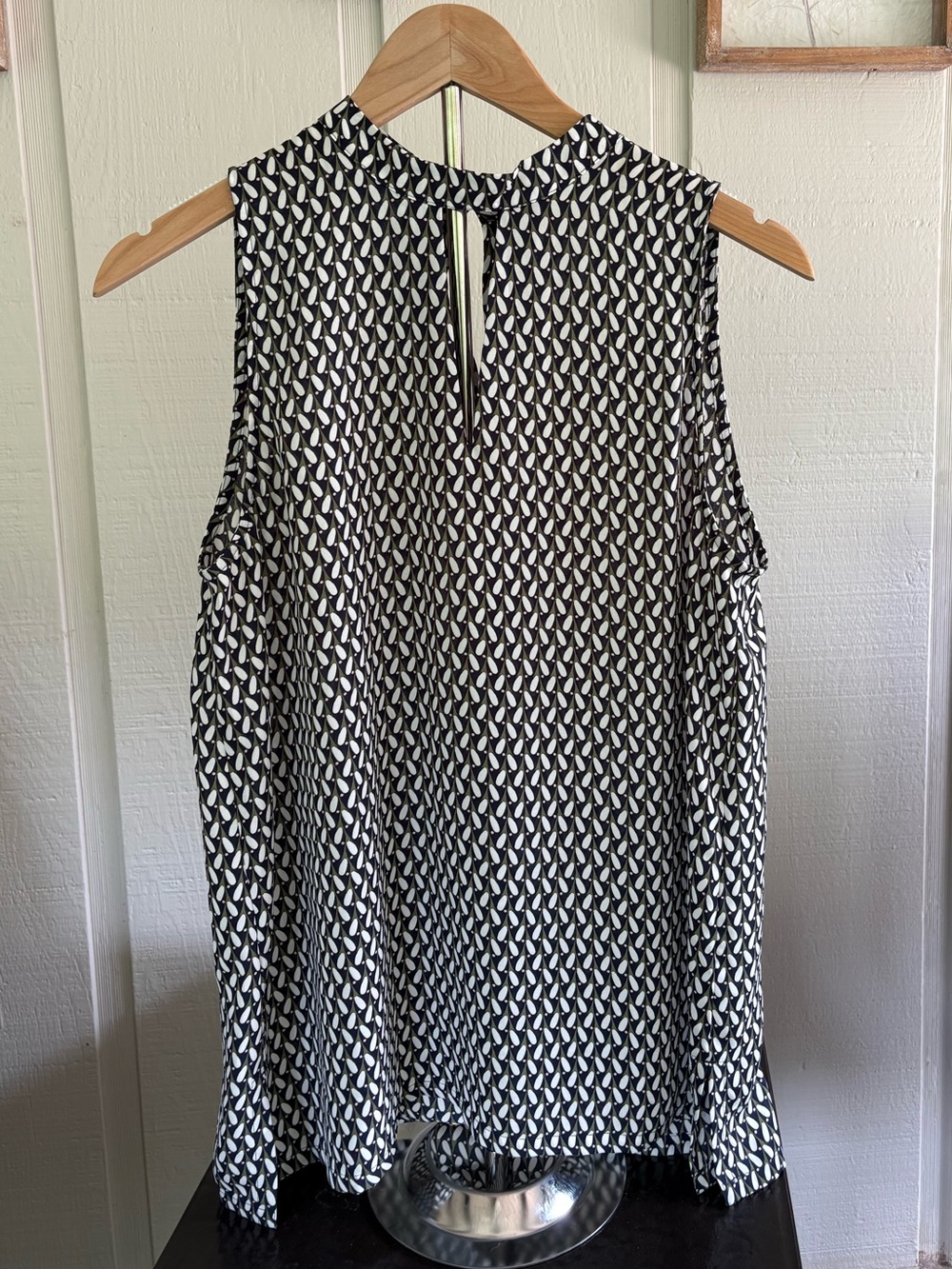 LOFT Outlet Black, White & Olive Green Geometric Print Top
